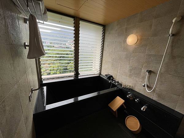 開窗.jpg 開窗.jpg