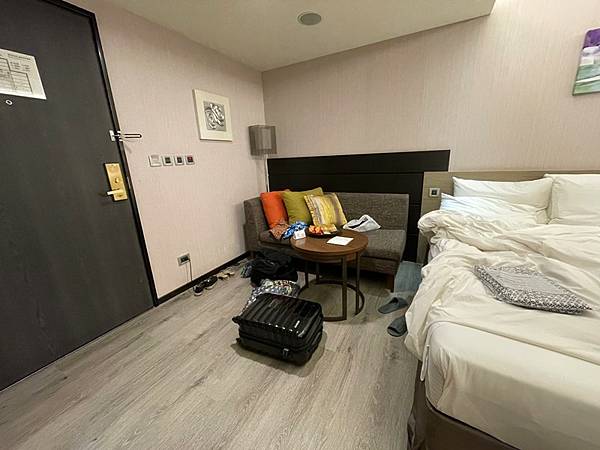 另一間四人房的沙發區域 另一間四人房的沙發區域