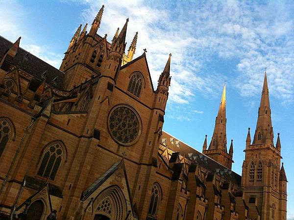 【遊】澳洲雪梨★St. Mary's Cathedral 聖瑪麗大教堂★雪梨最大教堂，聖誕節有投影秀表演