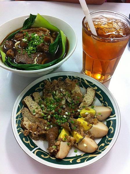 【食】印尼泗水★阿媽的家鄉味★台灣味小吃，牛肉麵、水餃、魯肉飯，還有台灣麻糬