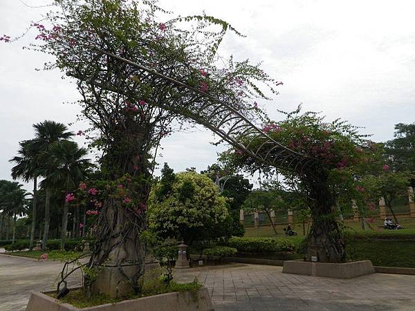 【遊】馬來西亞吉隆坡★Masjid Putra(Putra Mosque)布特拉回教堂★玫瑰清真寺、水上清真寺、粉紅清真寺都是它啦！！