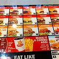 【食】印尼雅加達★速食店Carl's Jr.★漢堡比較大，內用飲料喝到飽，速食的新選擇