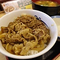 【食】日本東京★松屋牛丼★日本連鎖平價牛丼飯，經濟實惠省荷包喔！