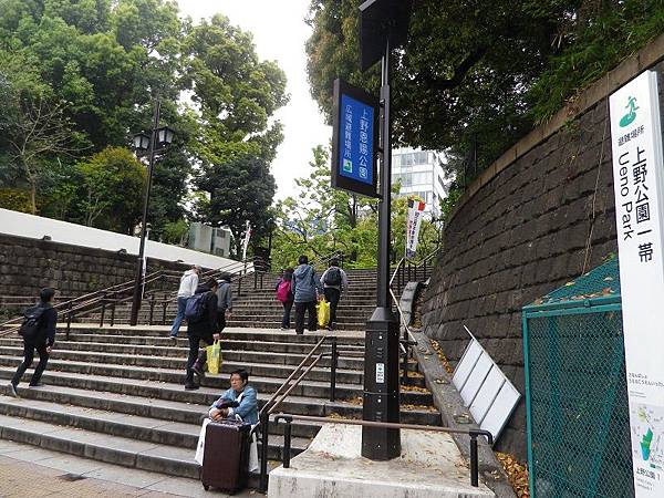 【遊】日本東京★上野公園(東照宮、花園稻荷神社、不忍池)+阿美橫丁(二木的菓子買伴手禮)★地鐵上野站。自由行