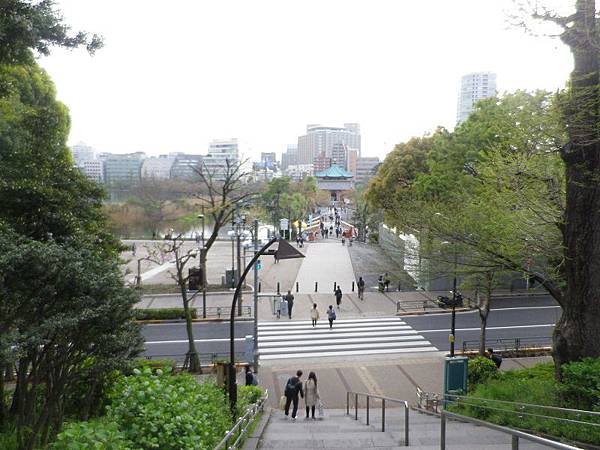 【遊】日本東京★上野公園(東照宮、花園稻荷神社、不忍池)+阿美橫丁(二木の菓子買伴手禮)★地鐵上野站。自由行