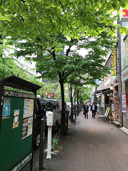 【遊】日本東京★有樂町(鐵道橋下的紅磚街景)+皇居外苑(圍牆外河景)★地鐵有樂町站。自由行