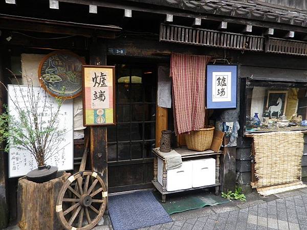 【遊】日本東京★有樂町(鐵道橋下的紅磚街景)+皇居外苑(圍牆外河景)★地鐵有樂町站。自由行