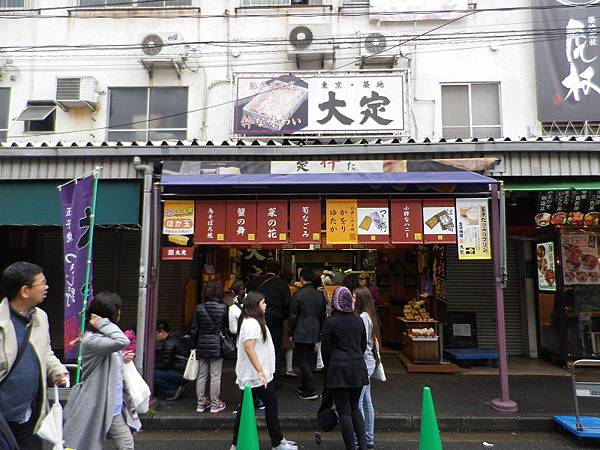 【遊】日本東京★銀座(逛街購物)+和光百貨本館鐘塔+歌舞伎座+築地本院+築地市場(大型魚市場，美食小吃等你來)★地鐵銀座、築地市場。自由行