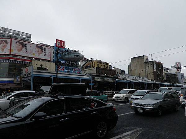 【遊】日本東京★銀座(逛街購物)+和光百貨本館鐘塔+歌舞伎座+築地本院+築地市場(大型魚市場，美食小吃等你來)★地鐵銀座、築地市場。自由行