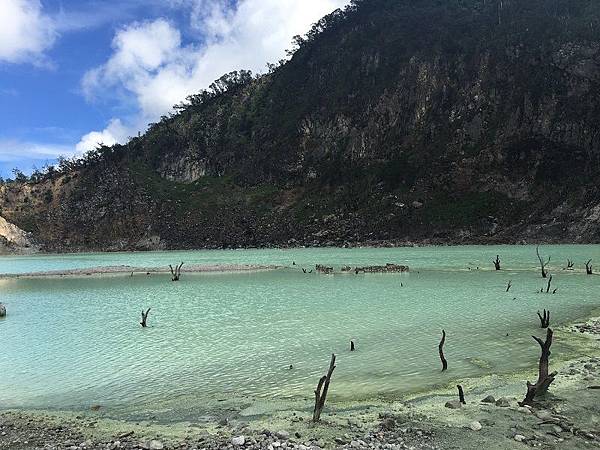 【2016遊】印尼萬隆★Kawah Putih★白綠色的牛奶湖，充滿硫磺味的火山湖，自然景觀