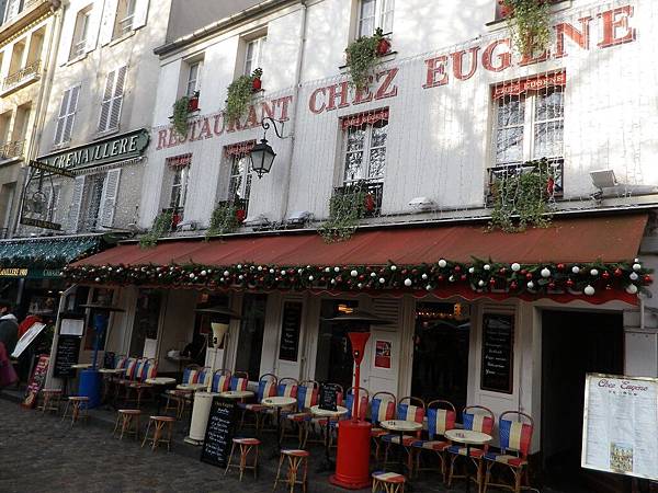 小丘廣場(Place du Tertre)上的餐廳，戶外座位也很有味道