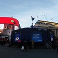 皮卡迪里圓環(Piccadilly Circus)是倫敦最有名的圓形廣場，早期是英國零售商店所在地，今日為英國倫敦市中心購物街道的圓心點，有五條主要道路交錯於此。廣場上可以看到愛神邱比特為地標，一旁有熱鬧的大型廣告看板以及街頭藝人表演