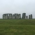 整個巨石陣(Stonehenge)的結構是由環狀列石及環狀溝所組成，環狀溝的直徑將近100公尺