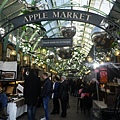 柯芬園(Covent Garden Market)，Apple Market裡都是賣一些藝術品的小攤販，畫作、飾品、手工藝品等