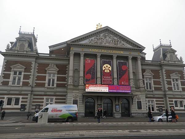 阿姆斯特丹音樂廳(ConcertGebouw)，路過而已沒進去