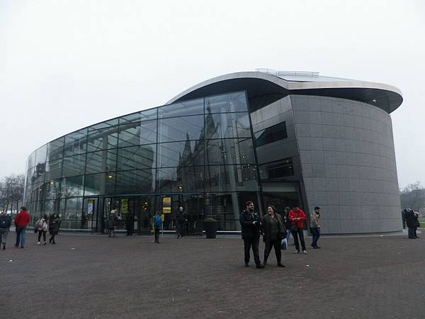 造型特殊的梵谷博物館(Van Gogh Museum)