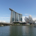 【遊】新加坡★螺旋橋The Helix Bridge。金沙購物廣場The Shopper at Marina Bay Sands★搭地鐵旅行。自助行程。自由行