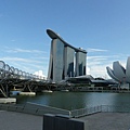 【遊】新加坡★螺旋橋The Helix Bridge。金沙購物廣場The Shopper at Marina Bay Sands★搭地鐵旅行。自助行程。自由行