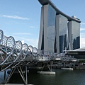【遊】新加坡★螺旋橋The Helix Bridge。金沙購物廣場The Shopper at Marina Bay Sands★搭地鐵旅行。自助行程。自由行