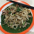 【食】印尼雅加達★AKANG KWETIAW★華人小吃店。炒粿條。炒麵。炒米粉。炒飯。Gading Serpong