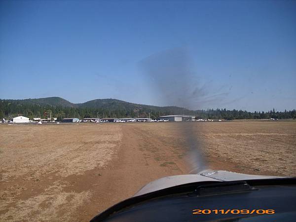 11-0906-Columbia-2-graval taxiway.JPG