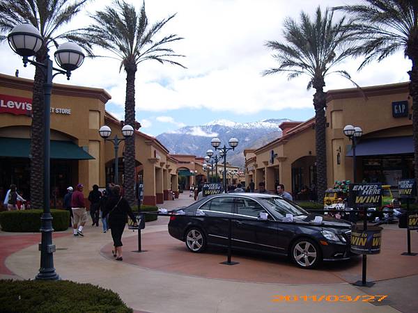 Desert Hill Outlet 02-2.JPG