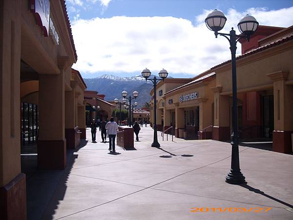 Desert Hill Outlet 02-1.JPG