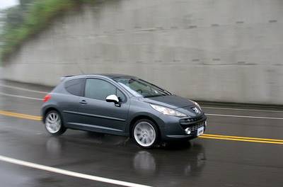 Peugeot  207GTi 二01