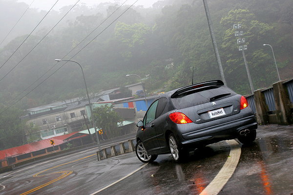 PEUGEOT 207GTi 四02