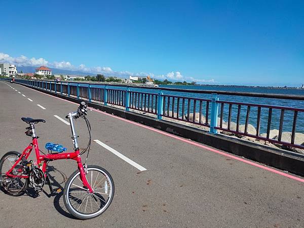 自行車與車道海天一線