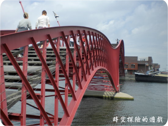 紅色曲橋２（The Bridges of Borneo/Sporenburg）