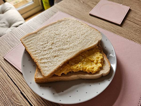 碎蛋沙律三文治