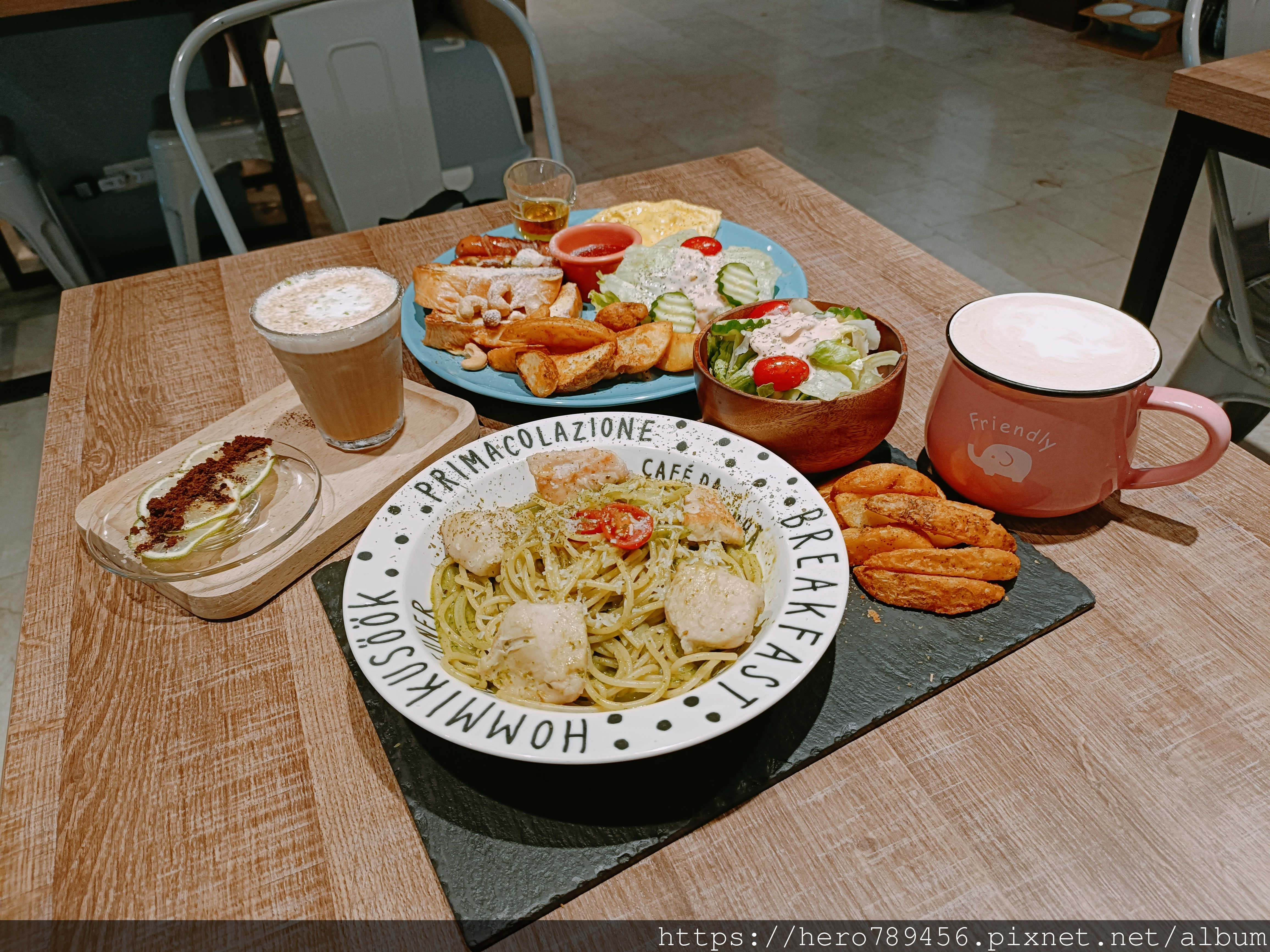 新北新莊美食-Reversion cafe_反轉點.咖啡,早午餐、咖啡、甜點以及輕食,超有個性的人氣店貓,環境美到有電視劇來取景