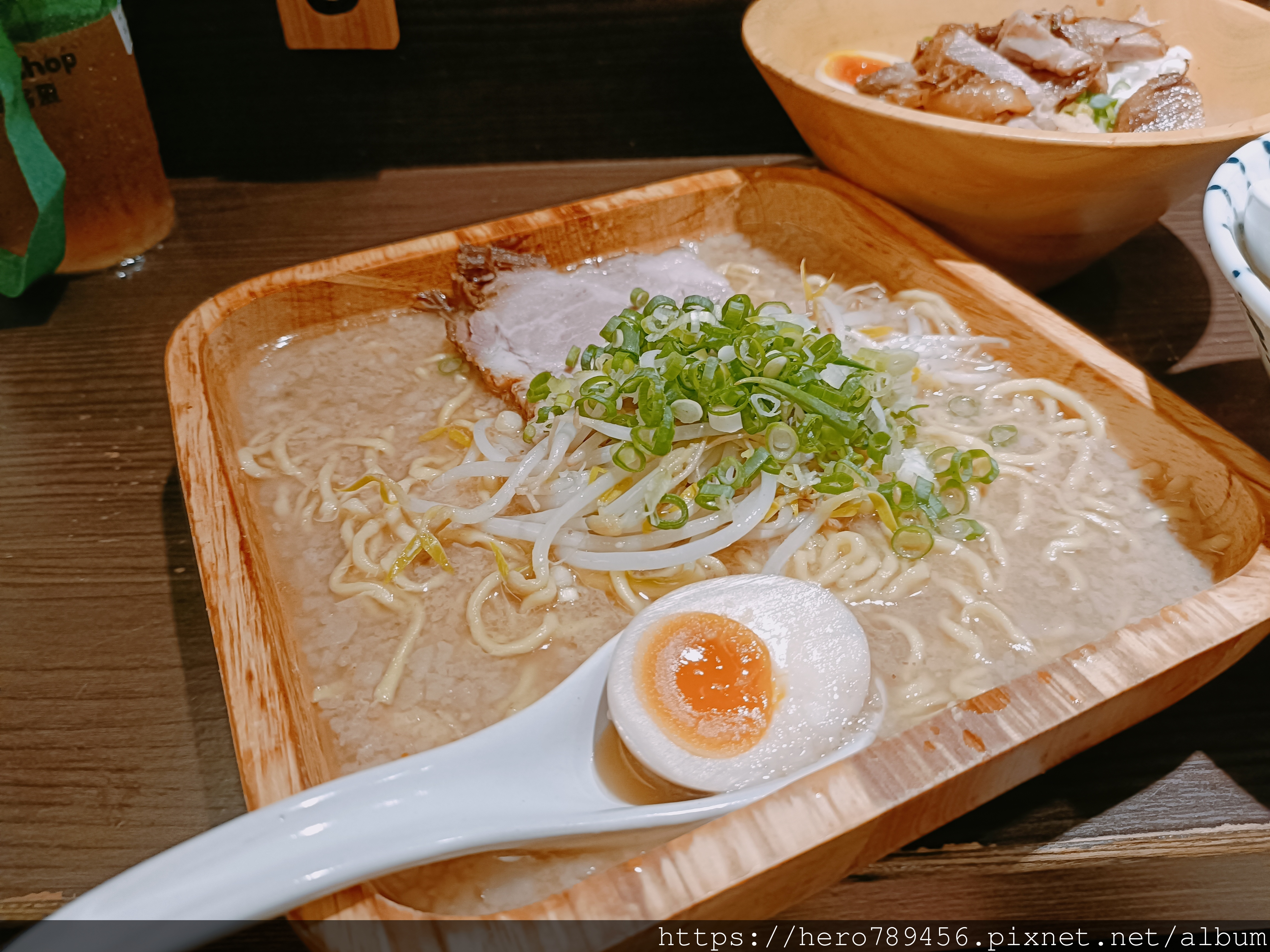 (台北萬華西門美食)芮芮ラーメン拉麵，這價格我還以為老闆是在