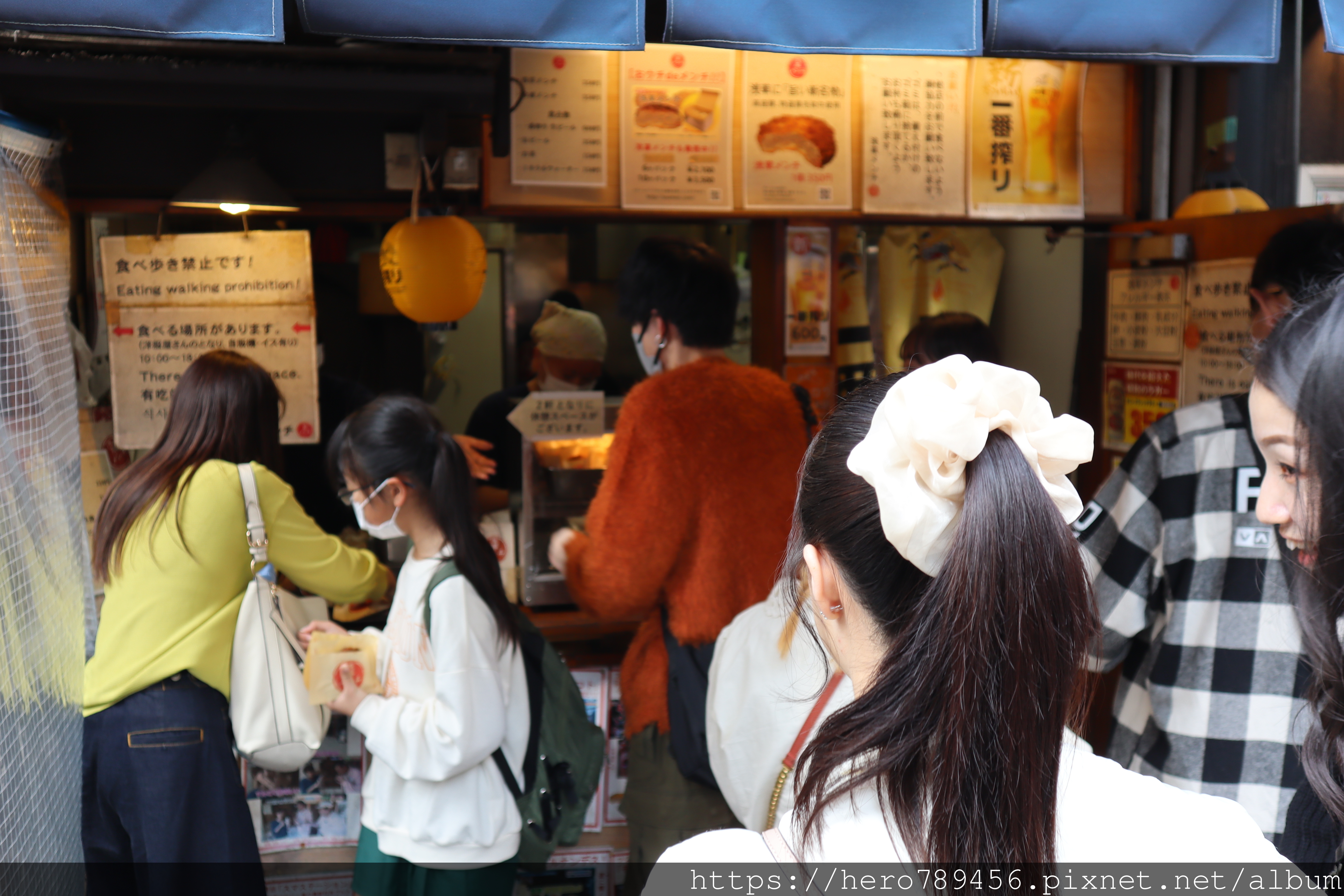 (日本東京淺草美食)浅草メンチ-淺草炸肉餅，現炸現賣的多汁肉