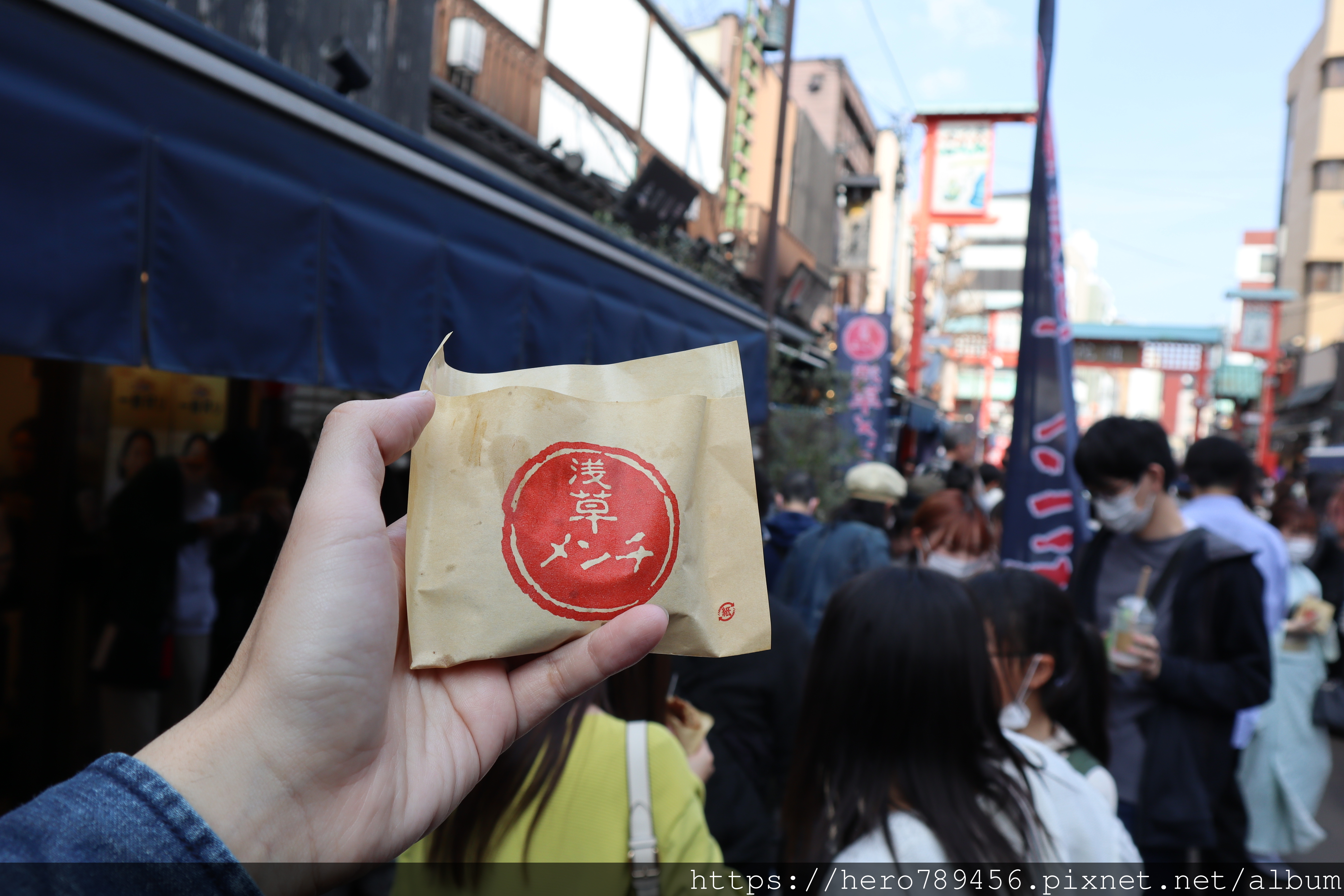 (日本東京淺草美食)浅草メンチ-淺草炸肉餅，現炸現賣的多汁肉