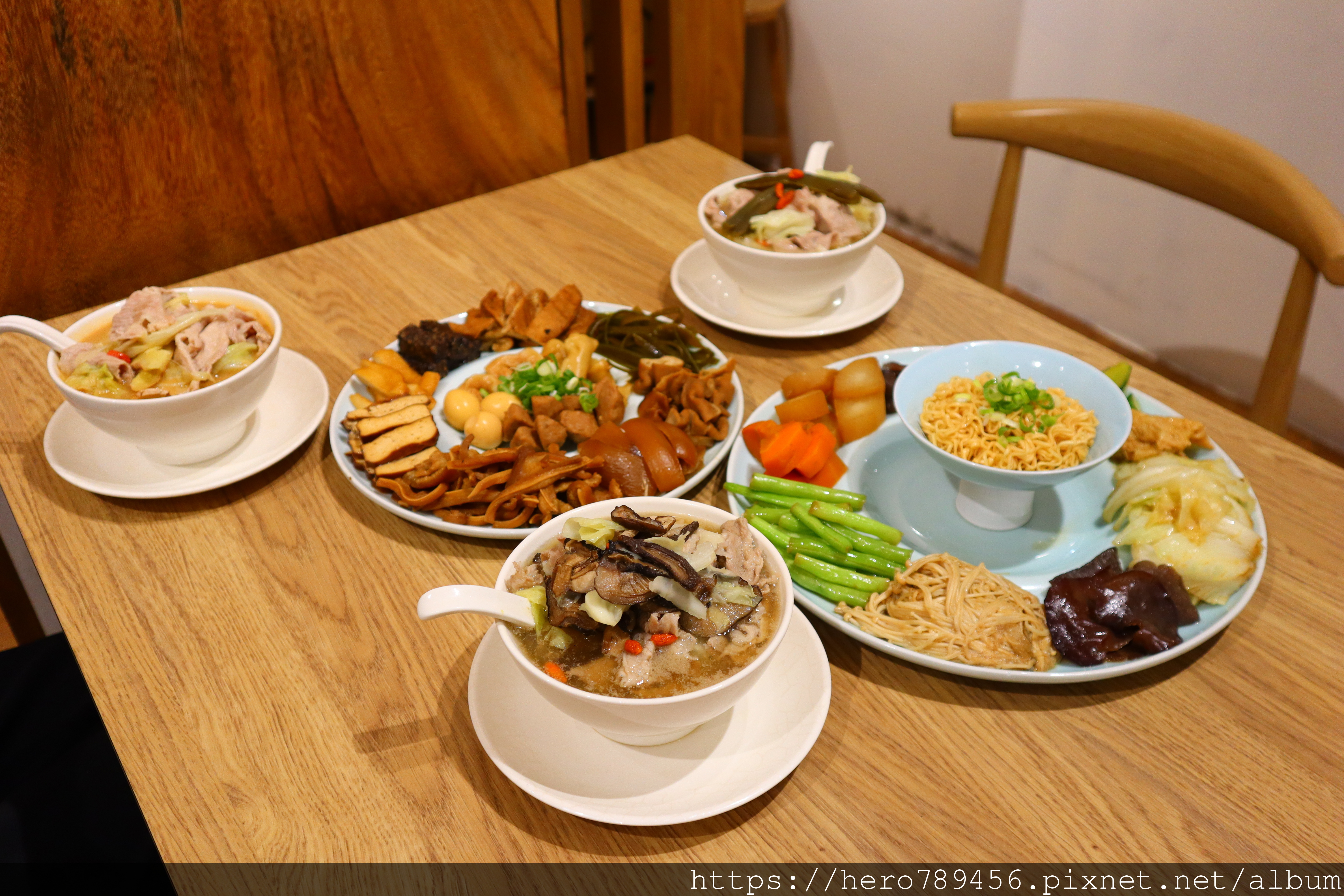 台北大安美食-雙月食品社-森林公園店,雙月唯一宵夜場只在森林公園店,近捷運科技大樓站。台北宵夜推薦!