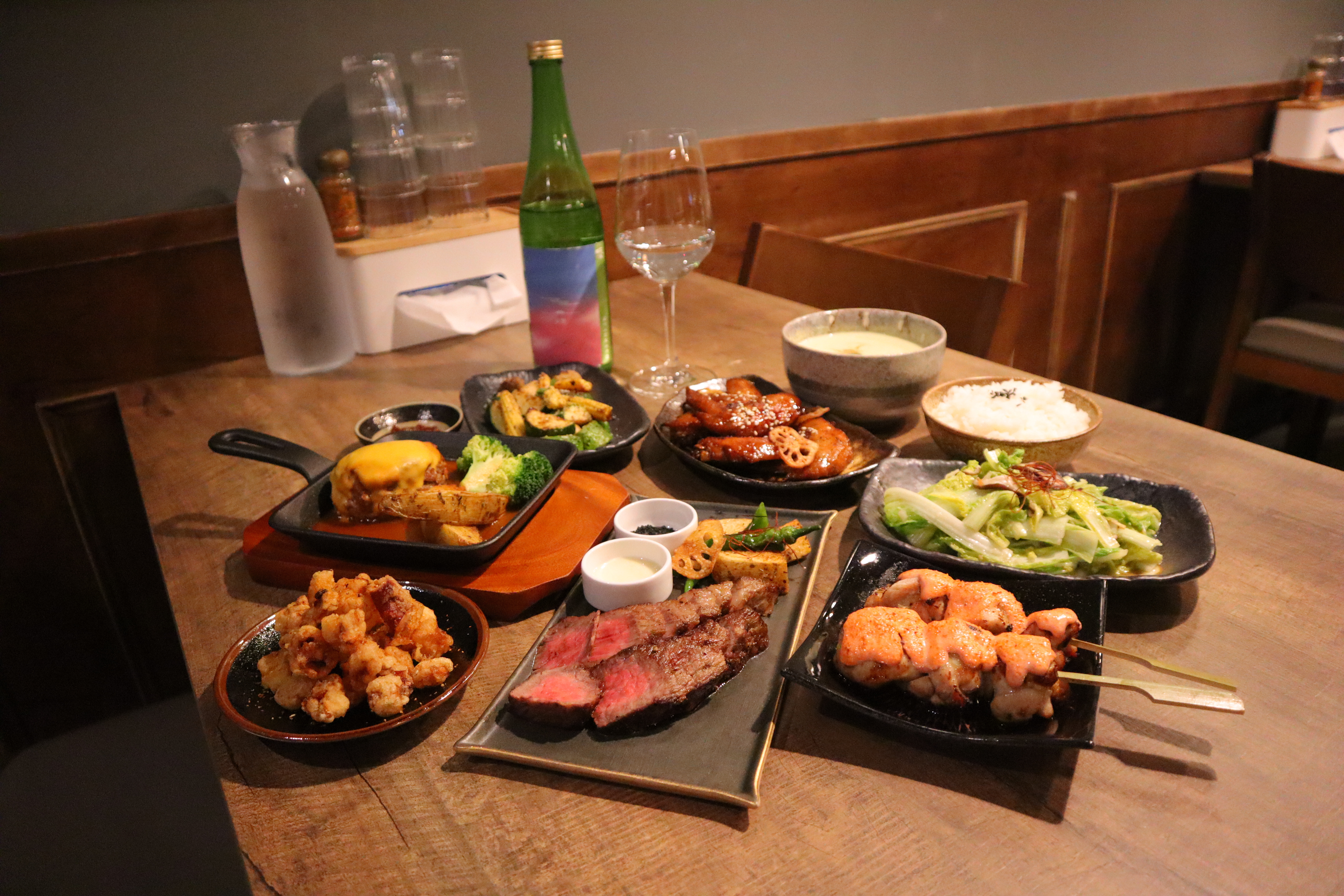新北板橋美食-平和居酒食処,板橋新開深夜食堂+1,環境很CHILL,提供多元的用餐選擇,日式、洋食以及中式餐點~日式漢堡排超級推!!