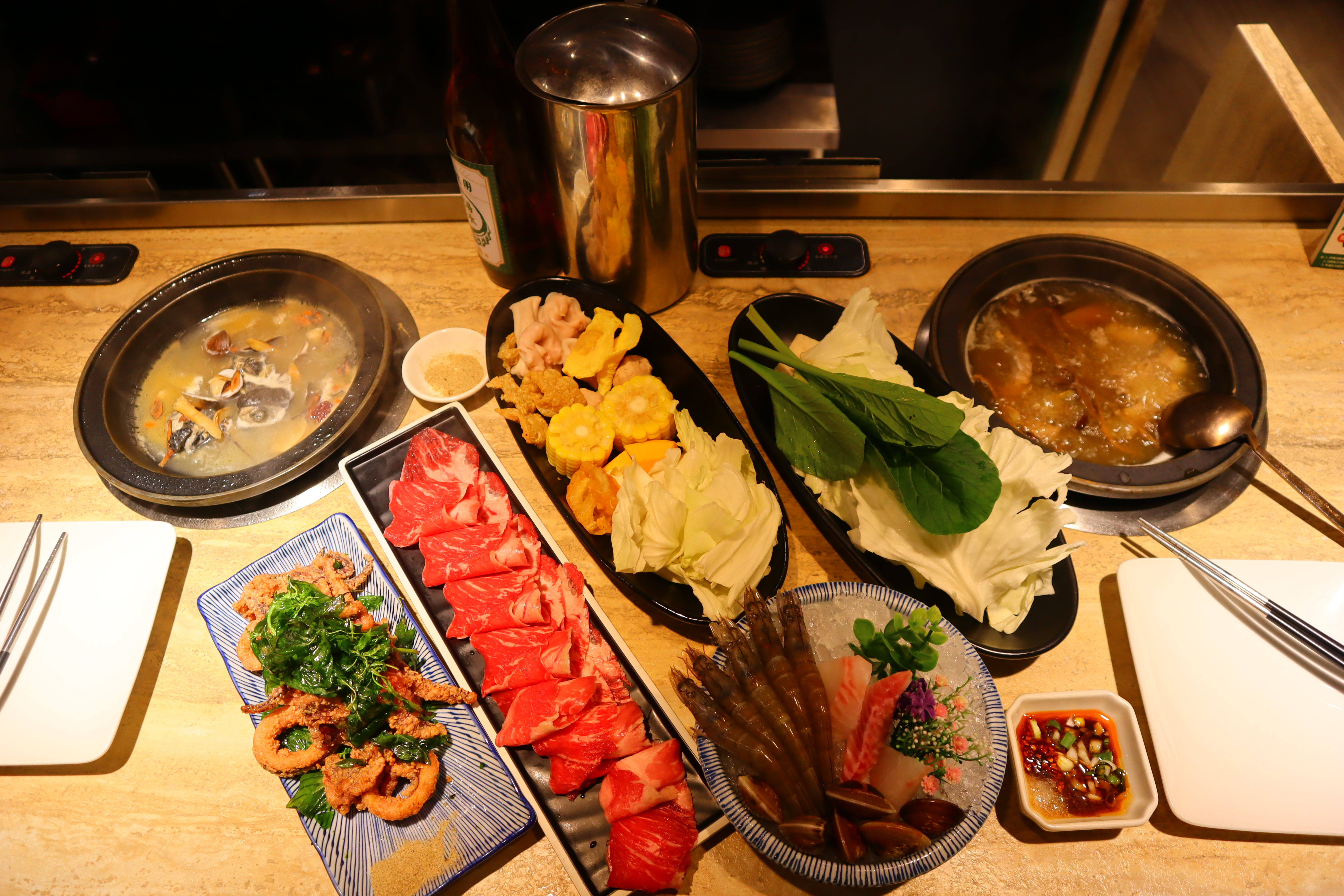 (新北新莊美食)狂一鍋－新莊八德店，台味十足的桌邊爆炒噴火秀