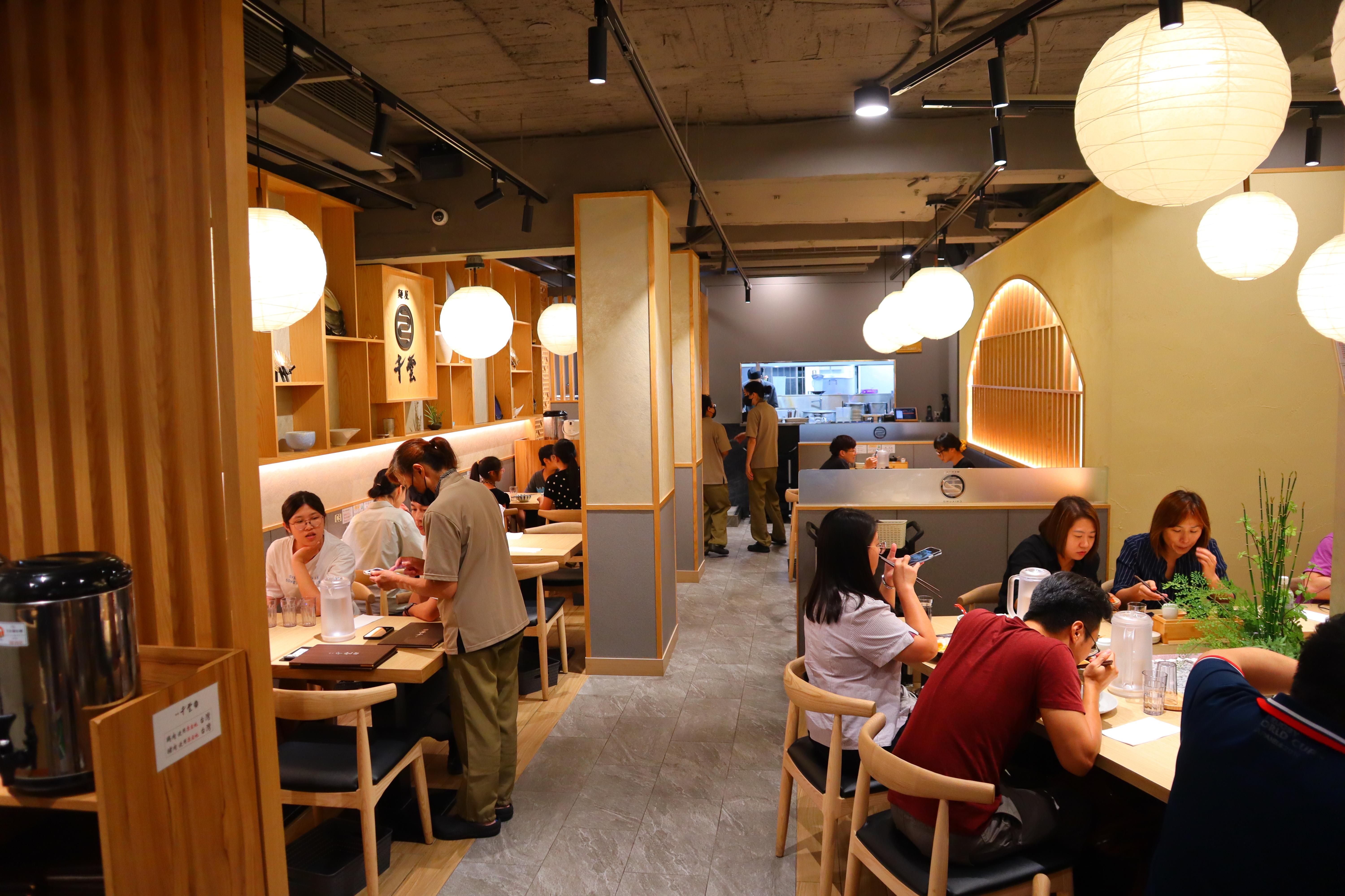 (台北中正美食)麺屋千雲-Chikumo-光華店，主打雞白湯