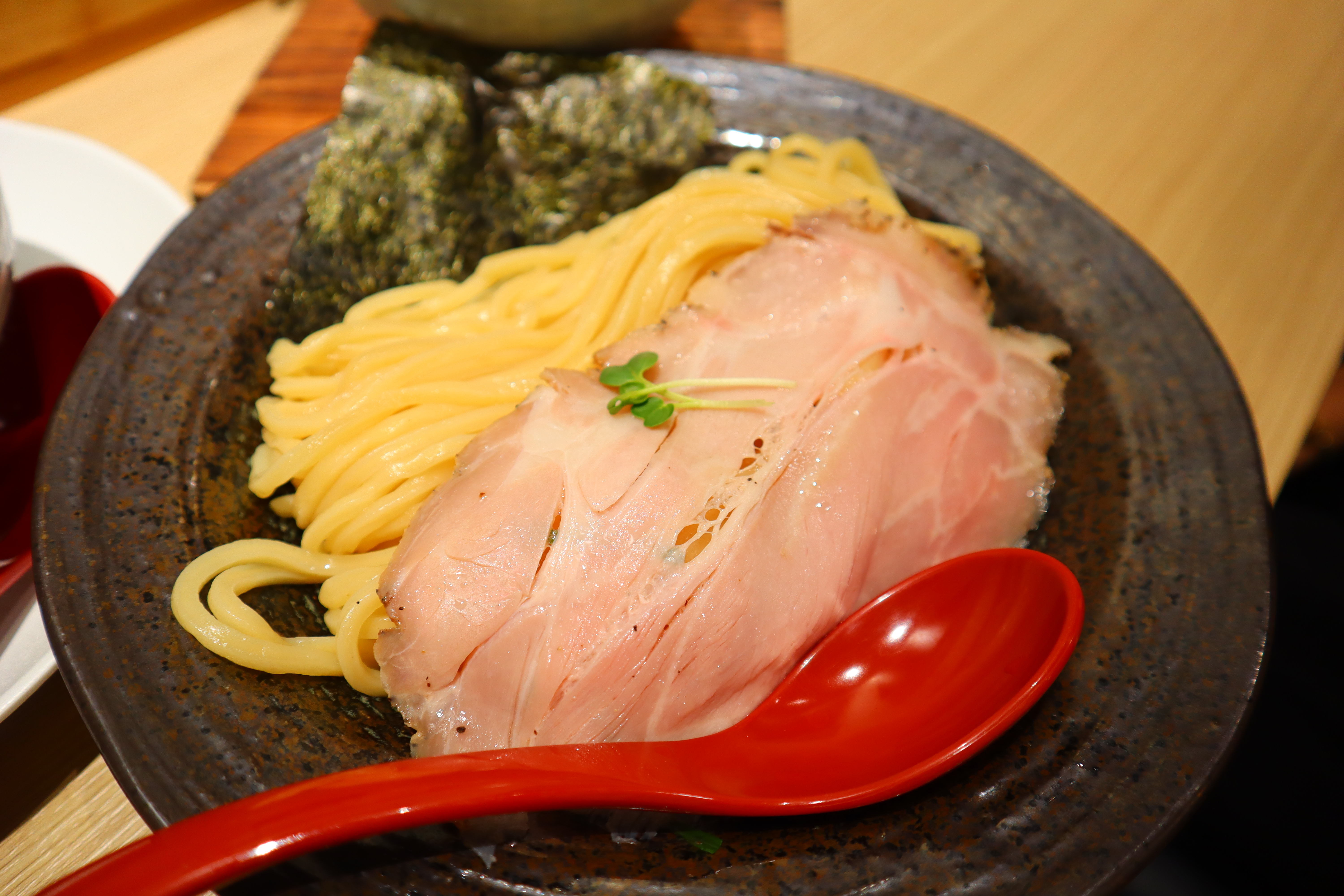 (台北中正美食)麺屋千雲-Chikumo-光華店，主打雞白湯