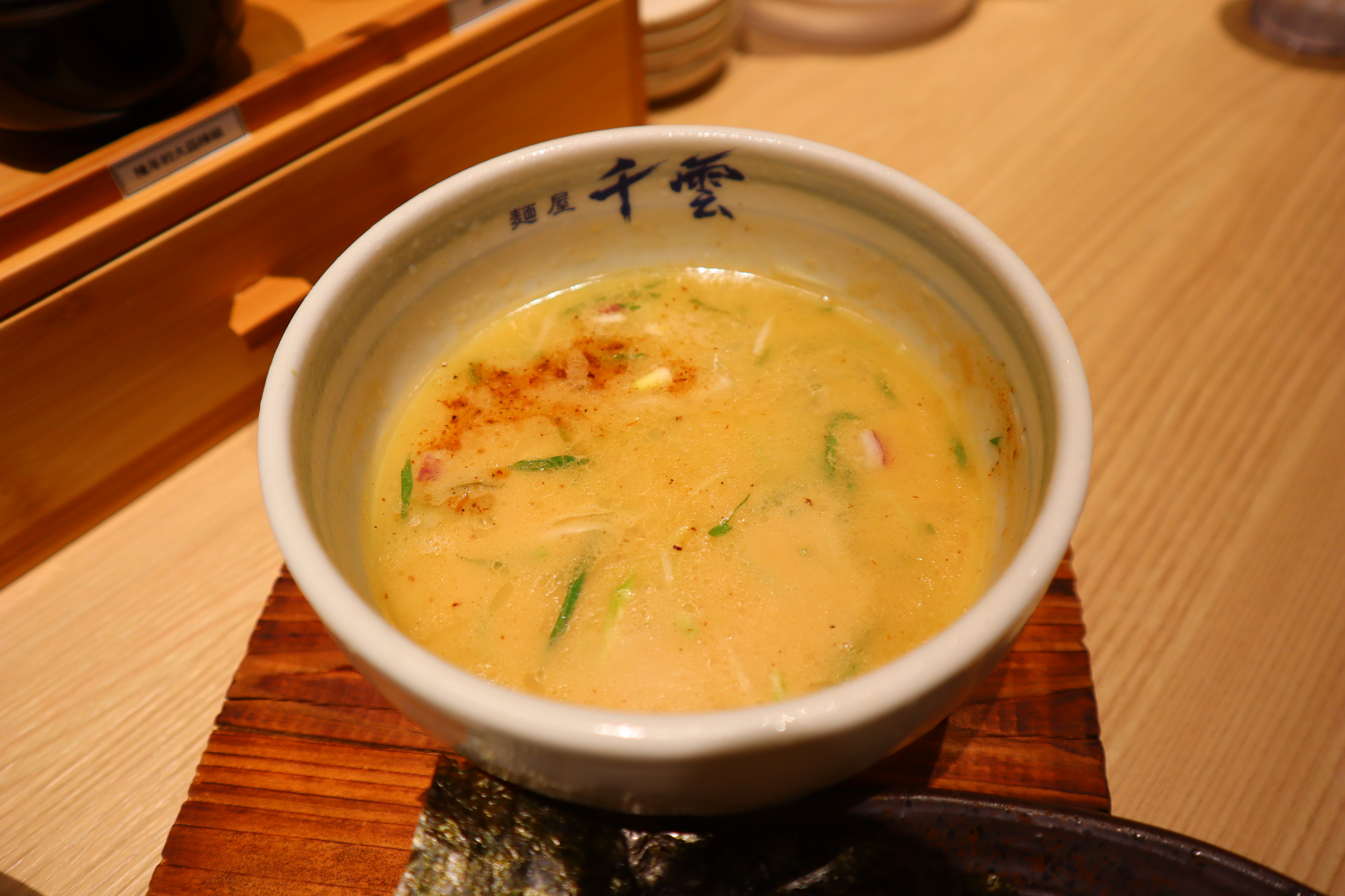 (台北中正美食)麺屋千雲-Chikumo-光華店，主打雞白湯