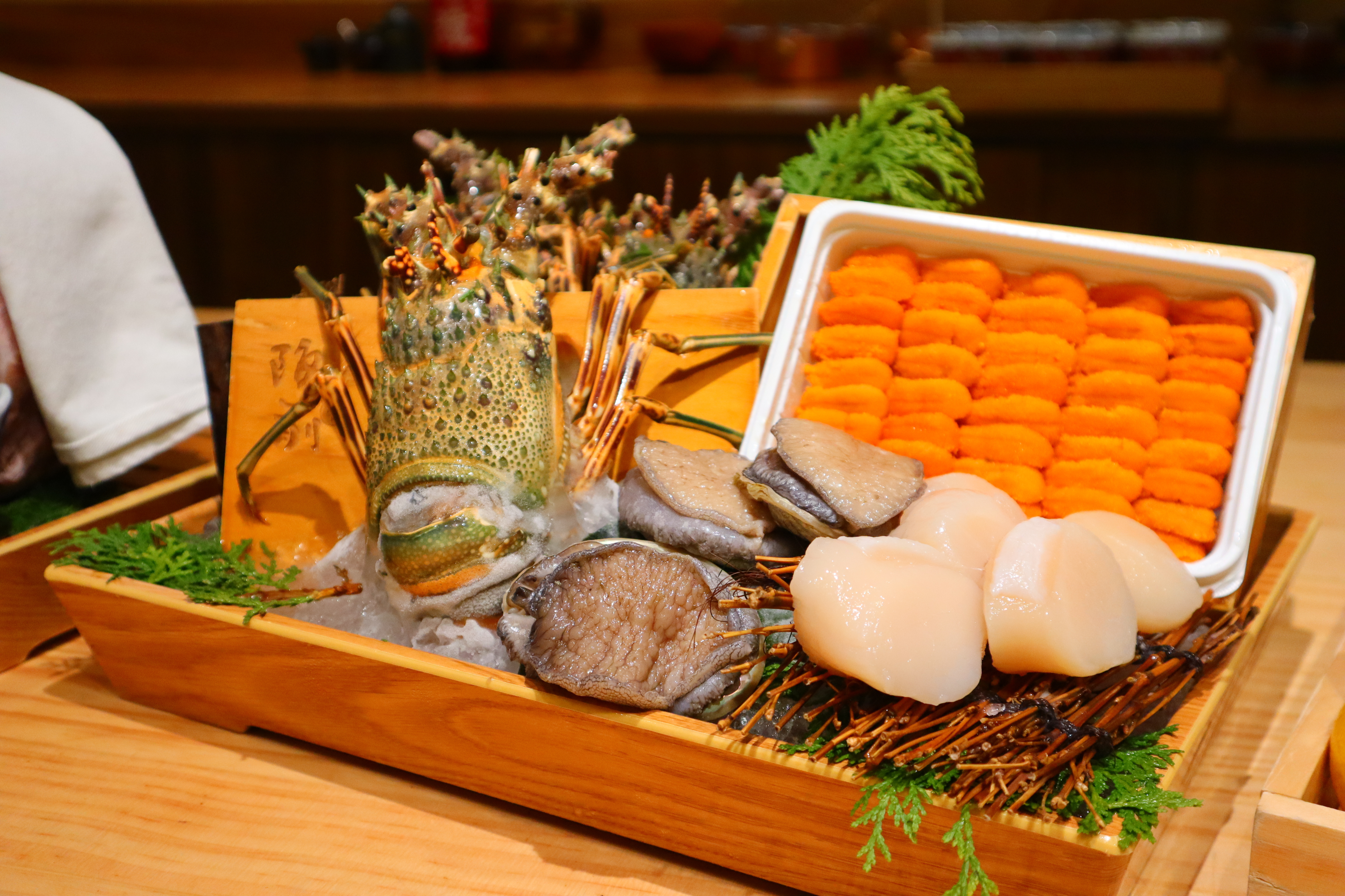 台北中山美食-阪前和牛鐵板燒 台北中山北店，王品集團旗下鐵板燒無菜單料理，1880+10%/人，和牛+龍蝦+鮑魚以及干貝~適合慶生、聚餐