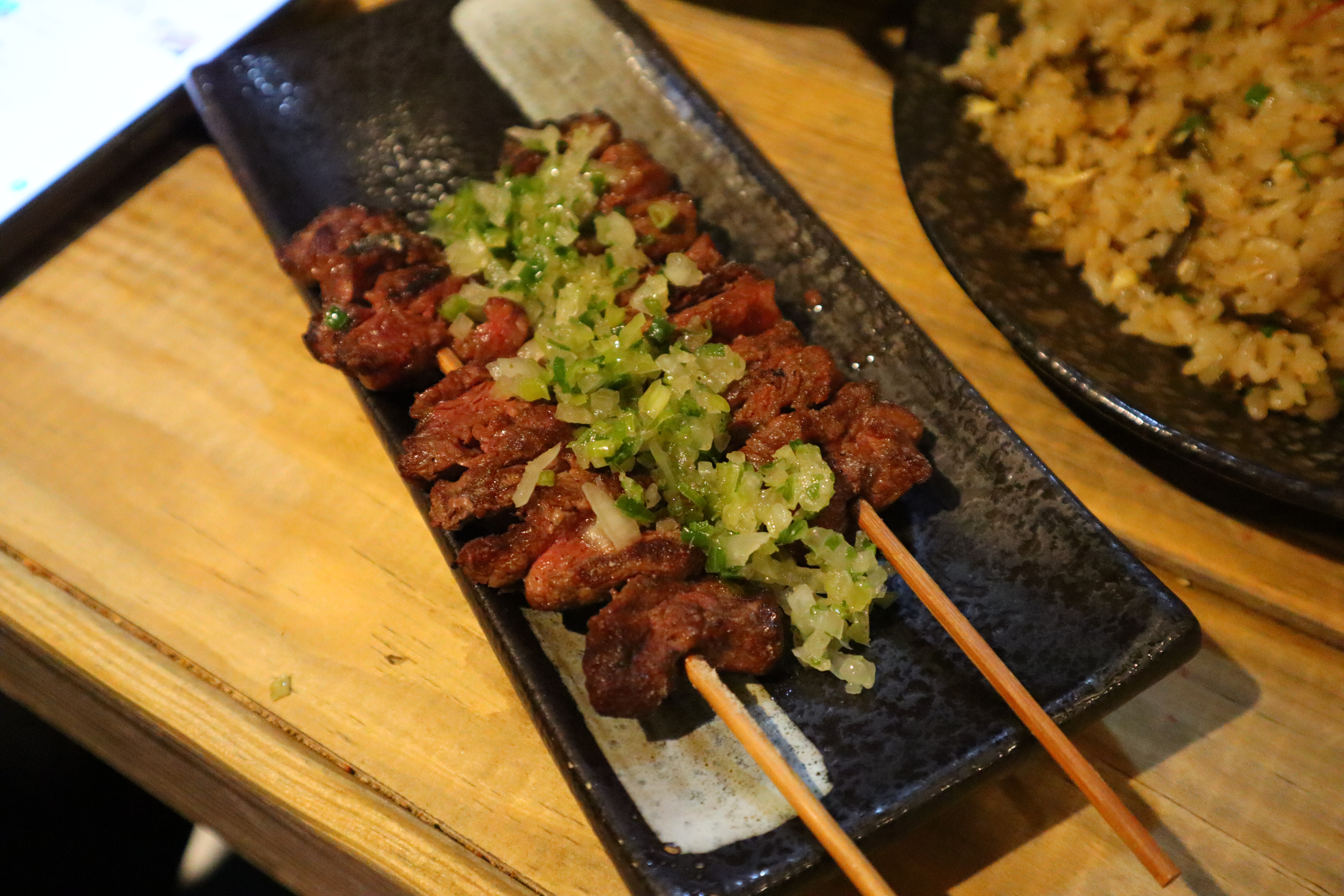 (新北新莊美食)老串角居酒屋-新莊店，就算是平日也是高朋滿座