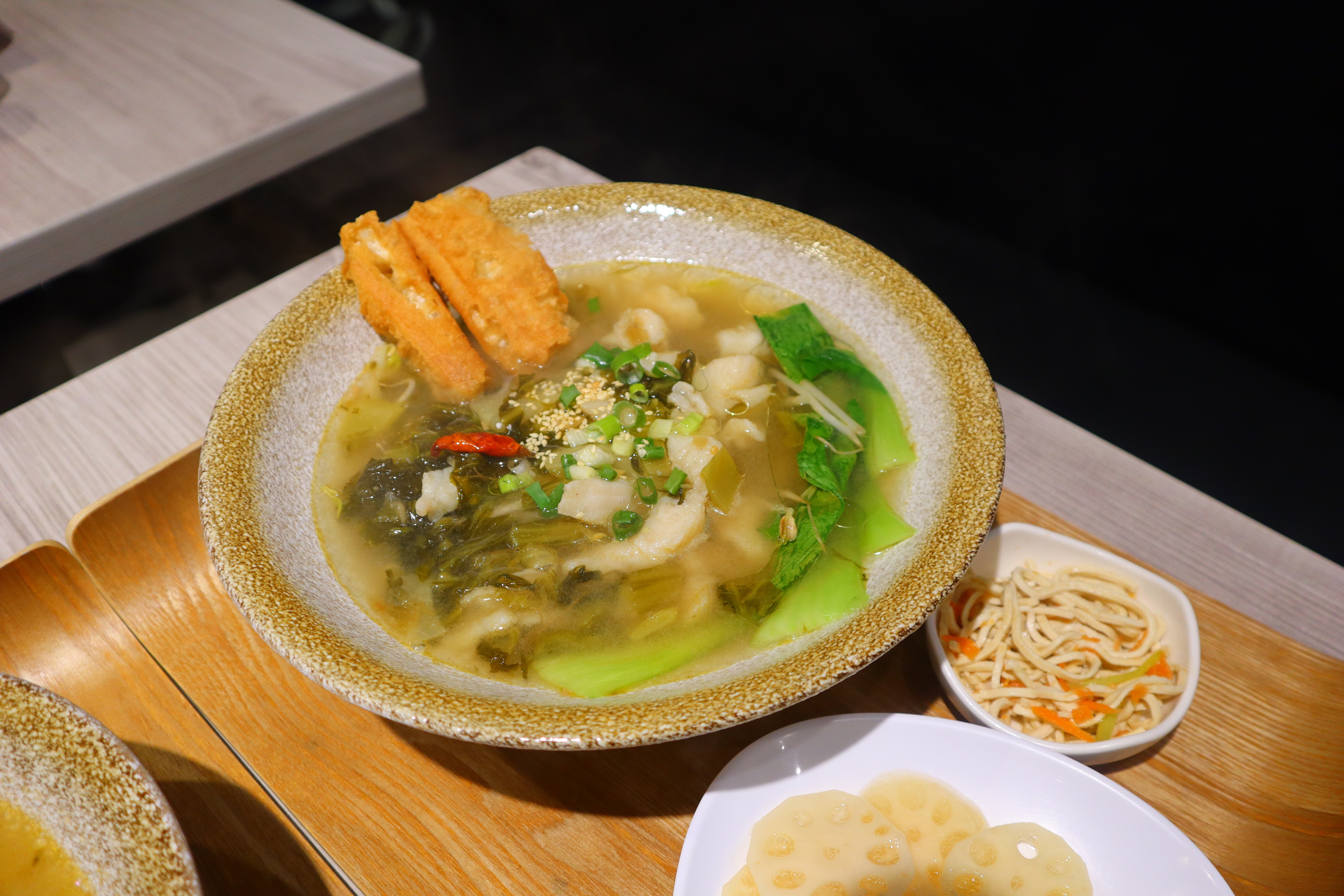 (新北板橋美食)韓酸菜魚麵館，一個人也可以吃的酸菜魚，