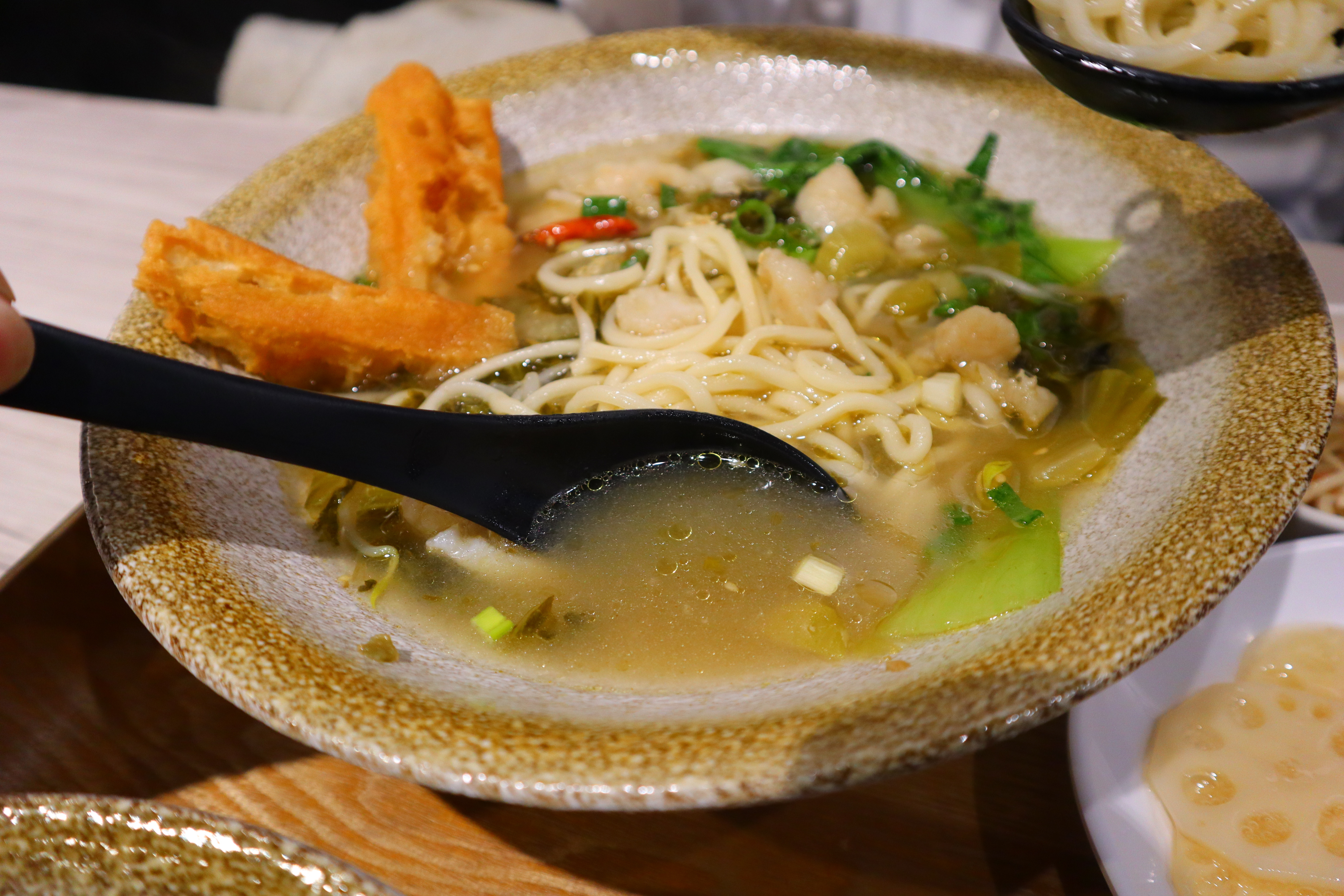 (新北板橋美食)韓酸菜魚麵館，一個人也可以吃的酸菜魚，