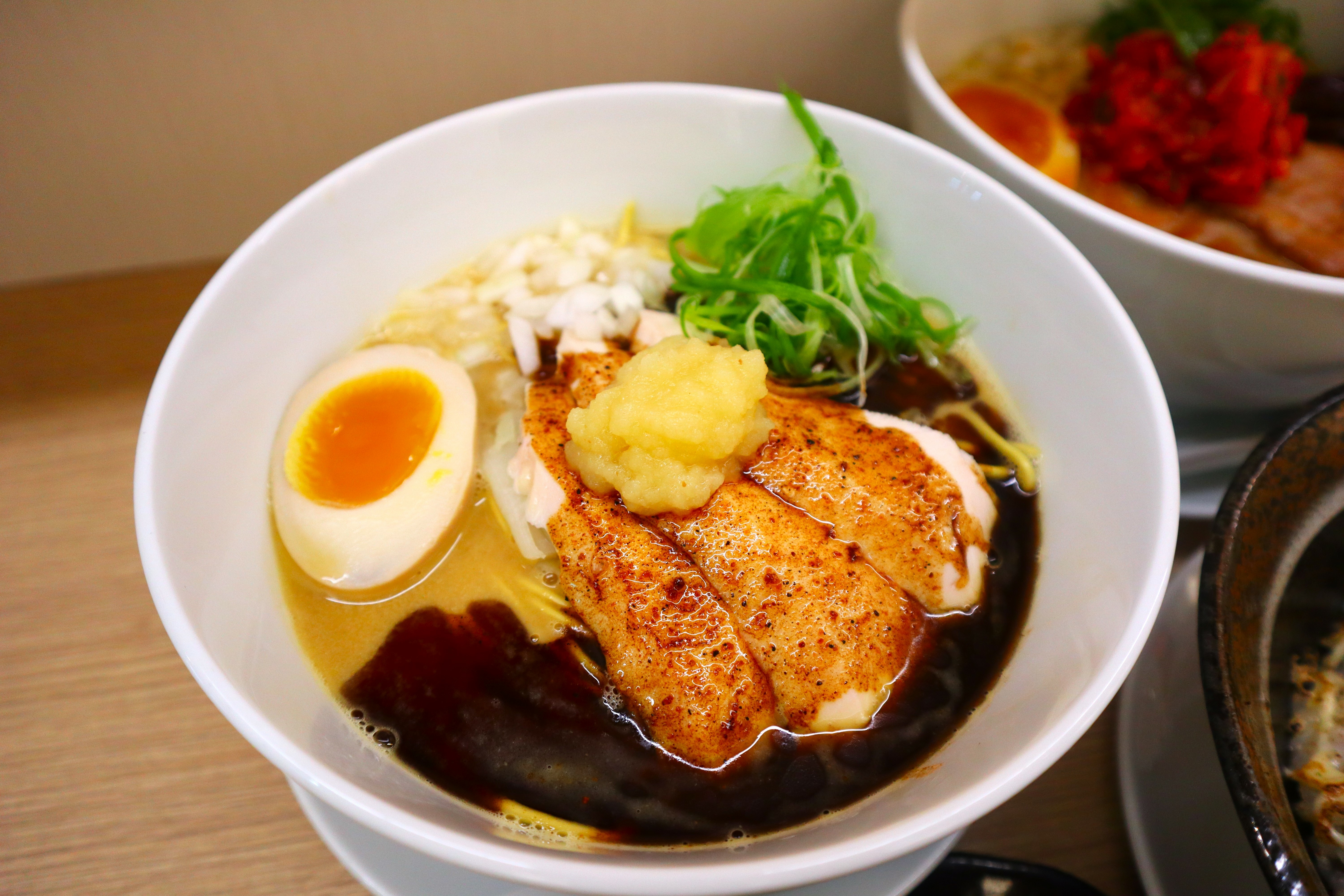 新北中和美食-昭和鳳。パイタン 。雞白湯拉麵，從晚上17:00營業到凌晨，讓深夜晚歸的朋友們也能來上一碗熱騰騰拉麵。 興南夜市美食推薦