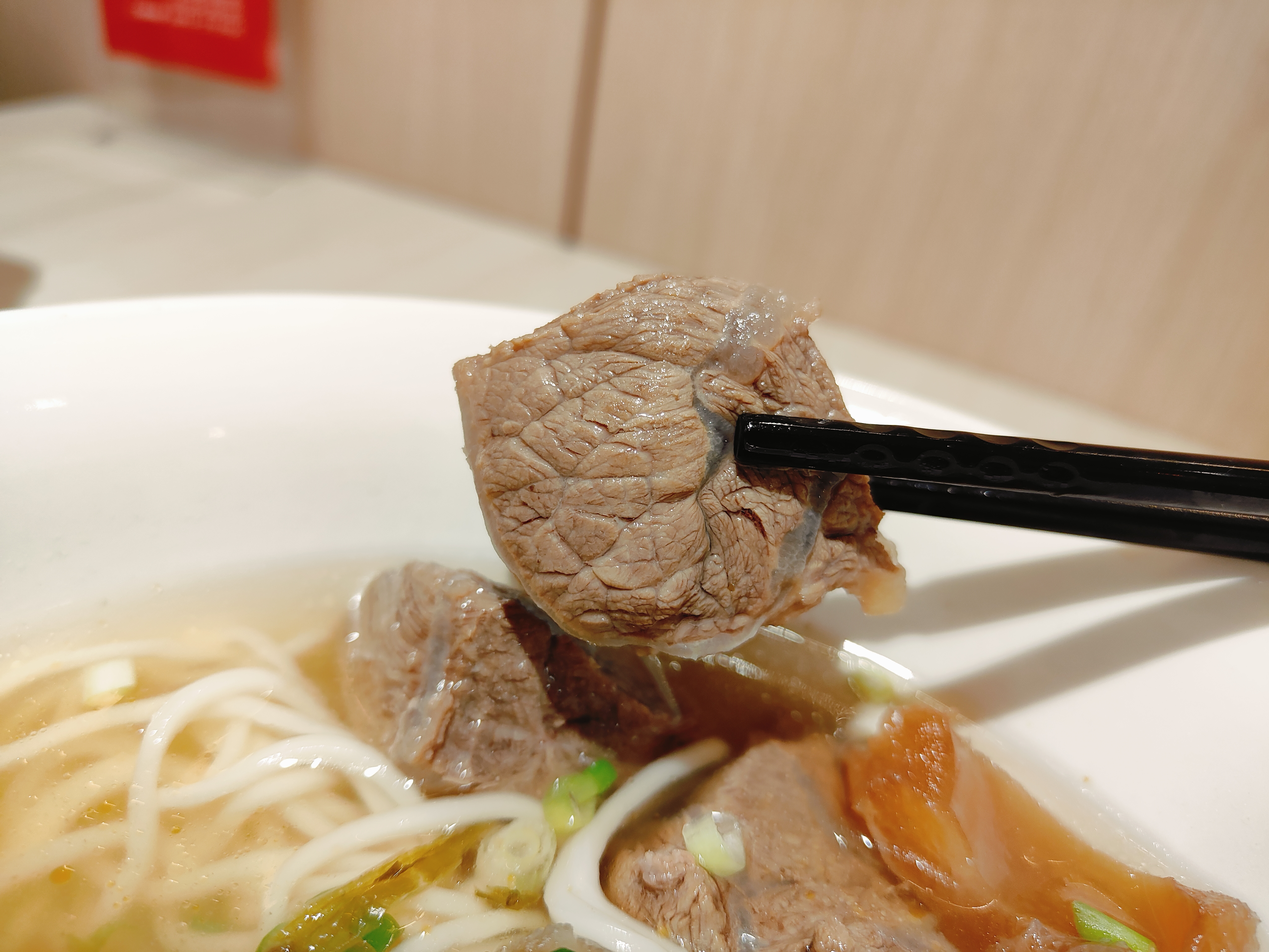 (新北板橋美食)吉米頁-紅燒牛肉麵，板橋牛肉麵推薦，小菜也都