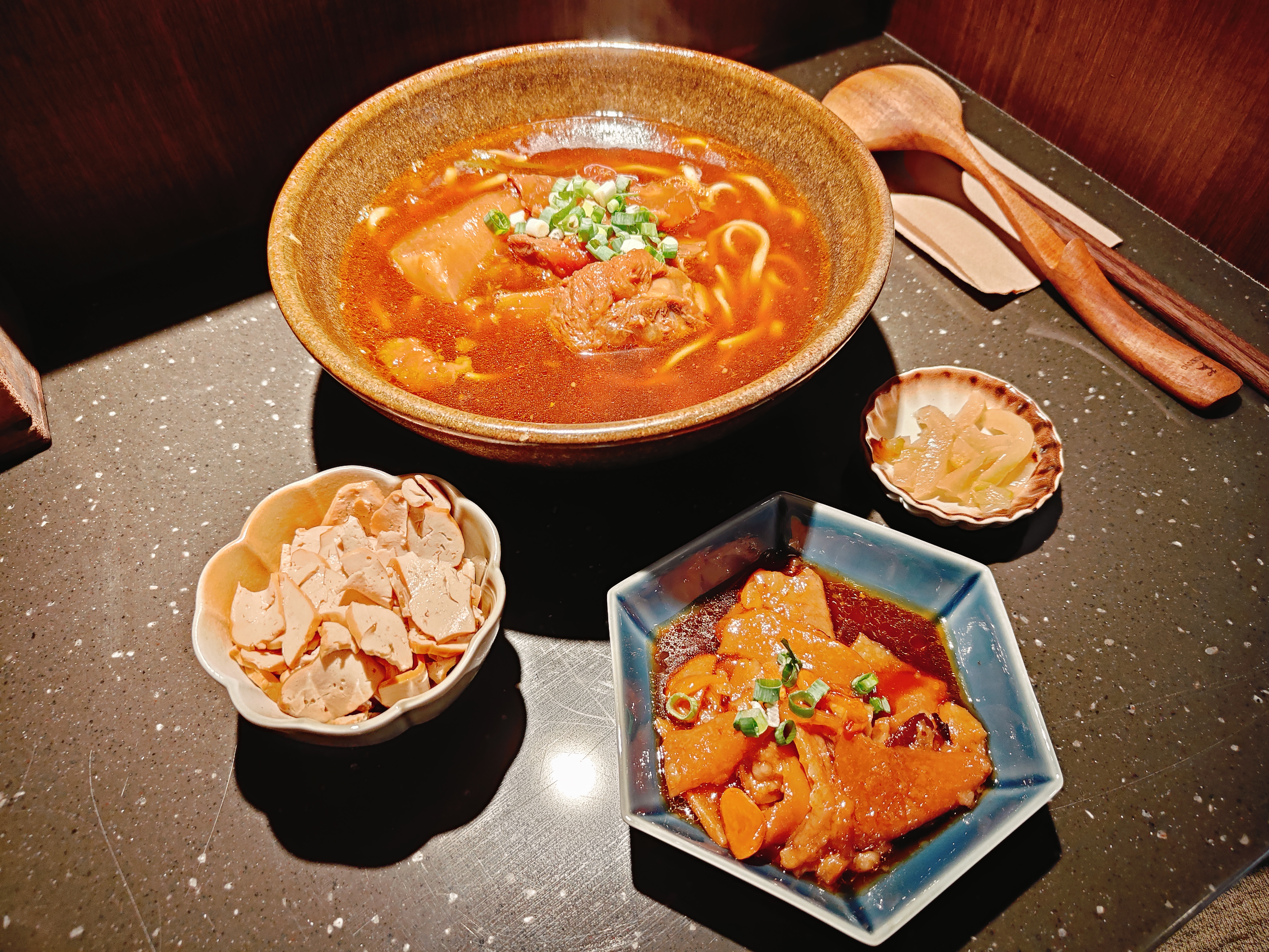 (台北萬華西門餐廳)門前隱味牛肉麵 西門漢口，有著最難預約之