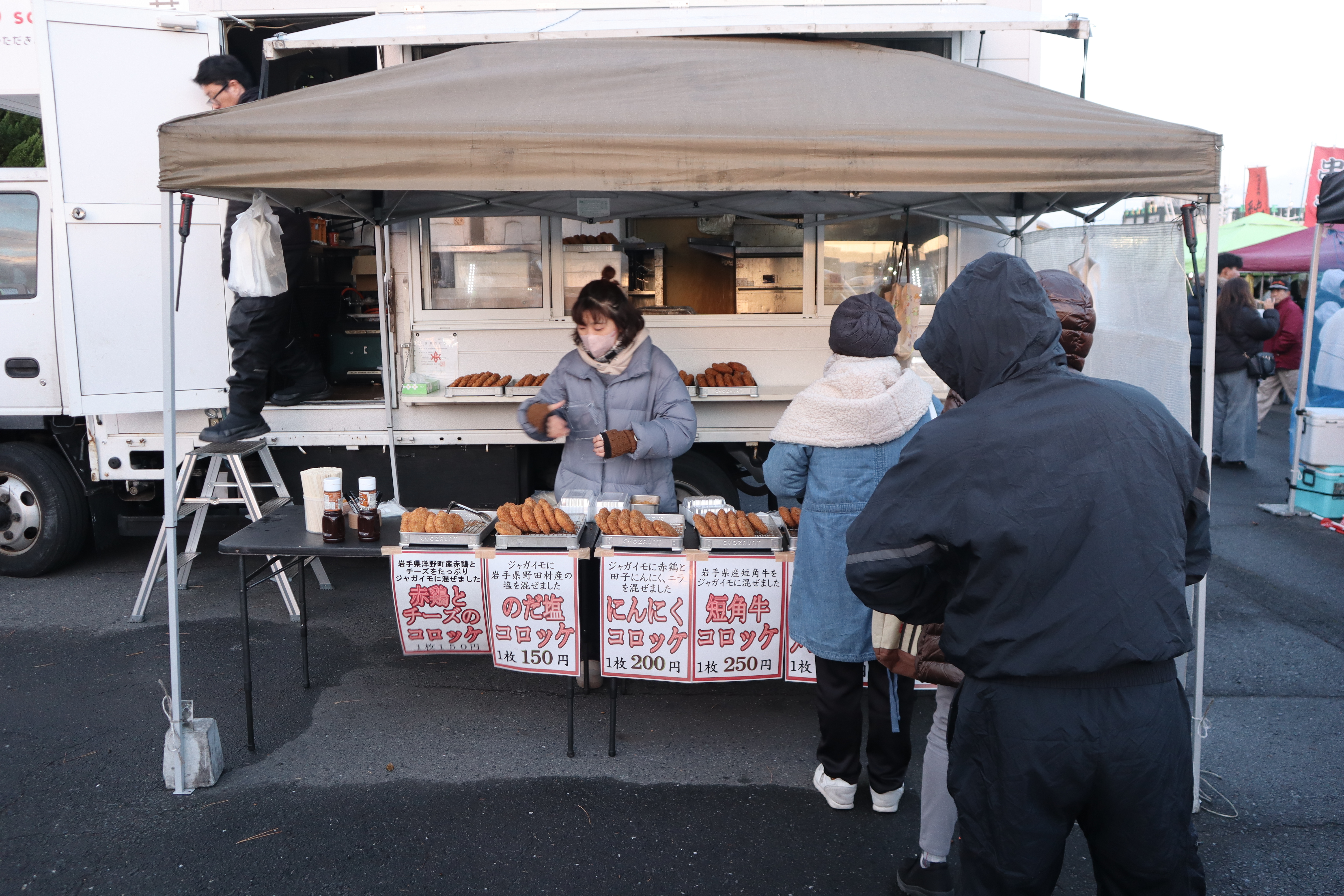 (日本青森旅遊)館鼻岸壁早市，日本最大且最熱鬧的星期天朝市，